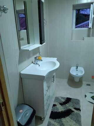 Гостевой дом Guesthouse LUKA Кутаиси Бюджетный двухместный номер с 1 кроватью-8