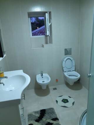 Гостевой дом Guesthouse LUKA Кутаиси Бюджетный двухместный номер с 1 кроватью-9